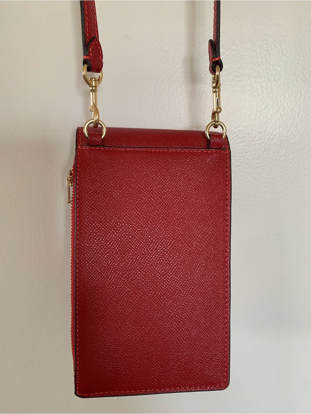 New! Coach Red Leather Crossbody Phone Pouch with Gold Logo Adjustable Strap - Picture 6 of 13